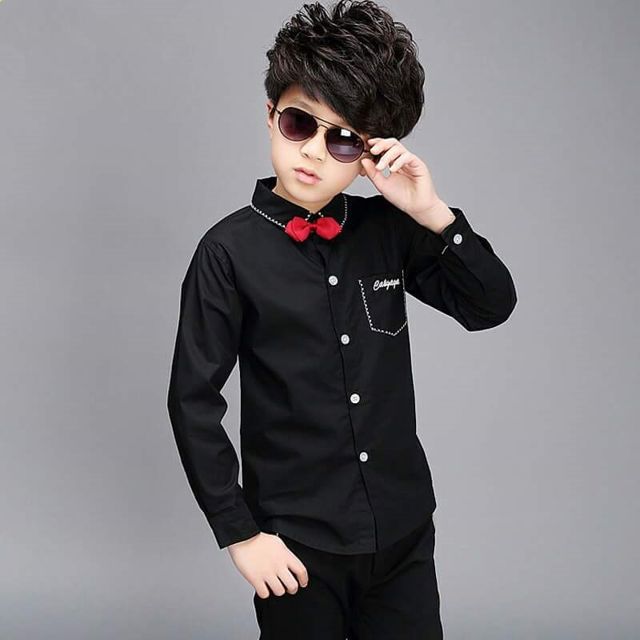 Мальчик в черной рубашке